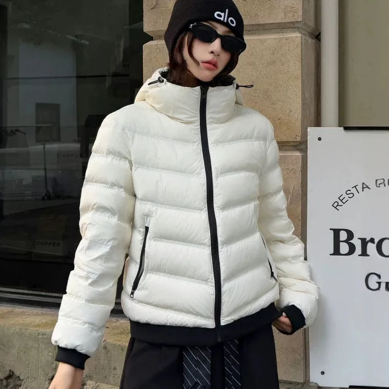 2026 Winter New Women's Down Jacket Windproof Hooded Contrasting Goose Down Jacket