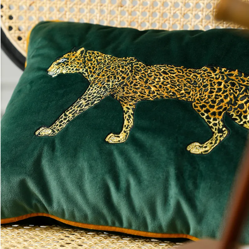 Retro Green Velvet Cushion Cover Decorative Pillow Case Vintage Animal Collection Golden Leopard Embroidery Sofa Coussi