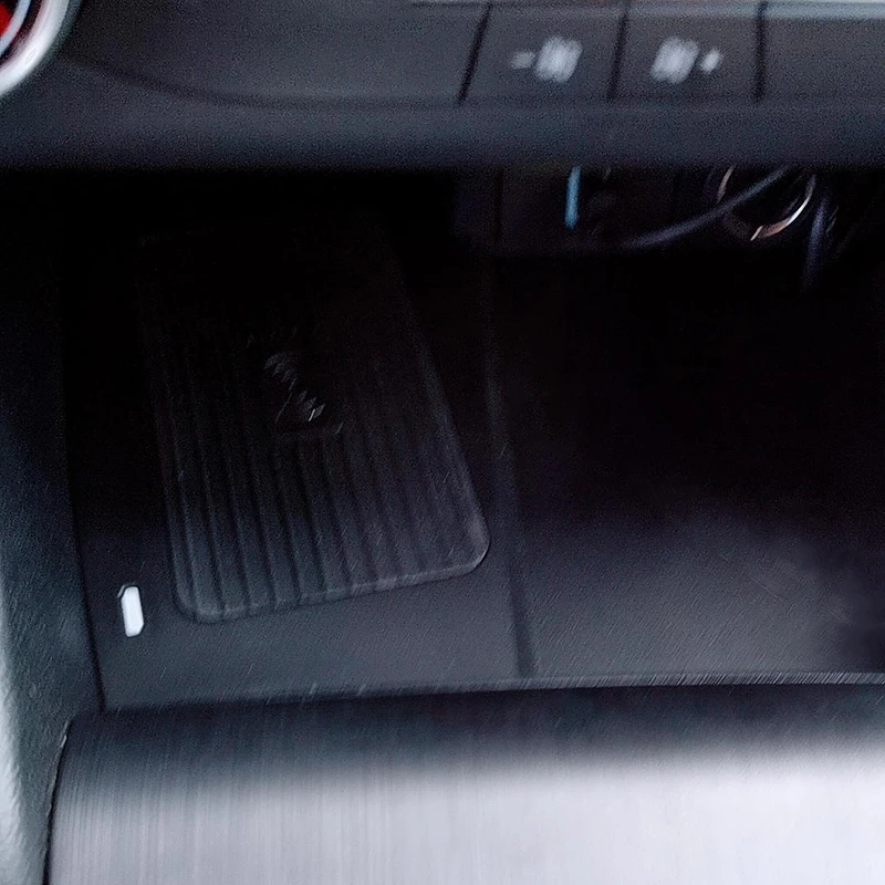 

Автомобильное беспроводное зарядное устройство 15 Вт для Ford Focus MK4 2019-2023, держатель для быстрой зарядки телефона, аксессуары