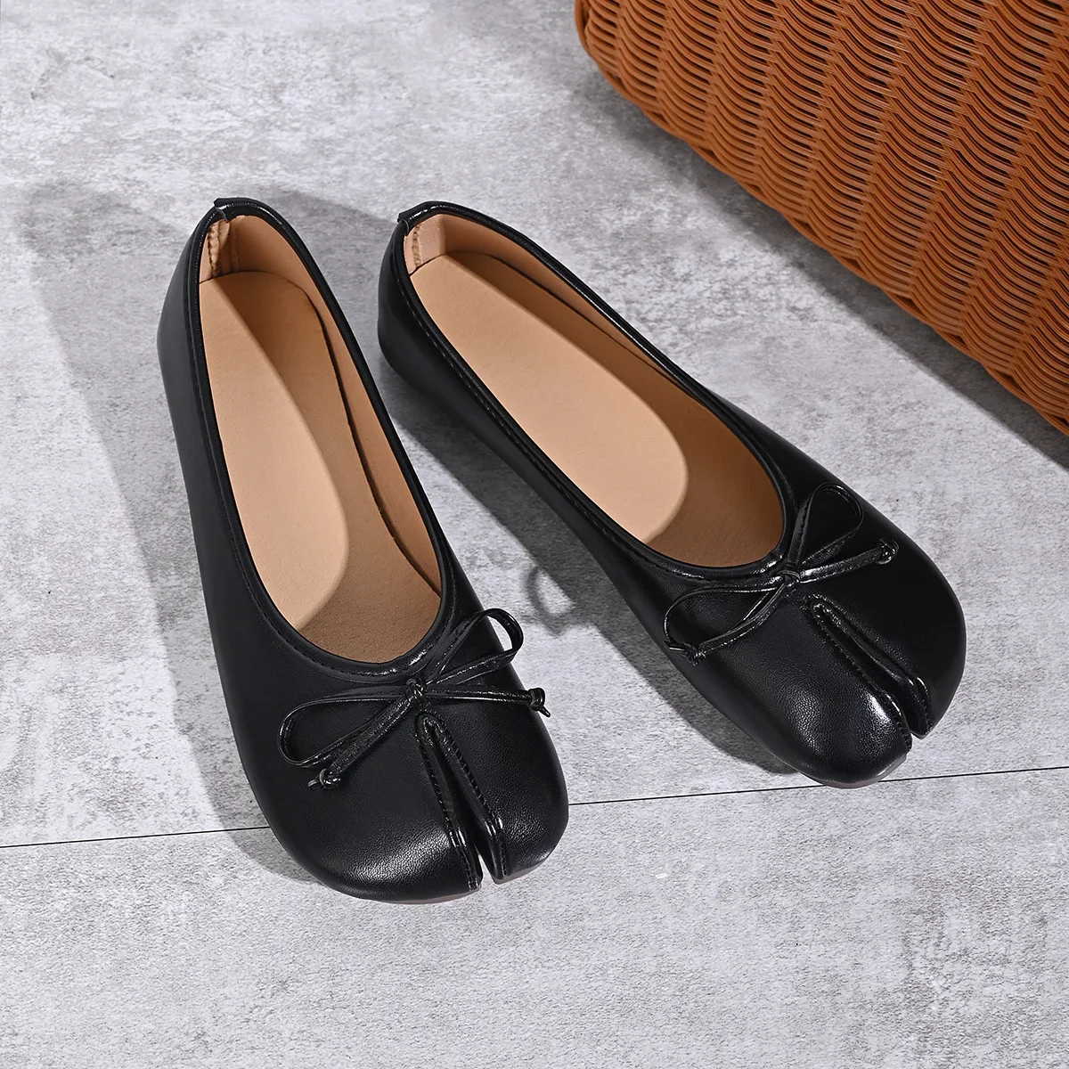 Weiche Ballerinas mit geteilter Zehenpartie für Damen, mit Schleife, aus Leder, runde Zehenpartie, Ballerinaschuhe mit niedrigem Absatz, Slip-on-Loafer, lässig, 2026 – Detail 16