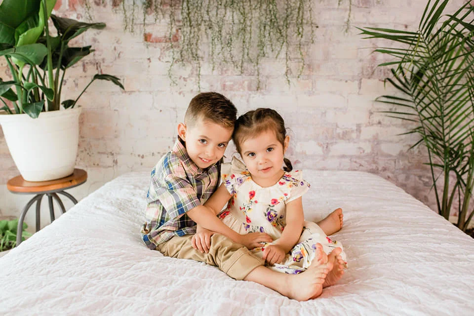 الأبيض الطوب جدار الرجعية الخلفيات الطفل الطفل الأسرة حفلة فوتوبوث استوديو الكبار كعكة سحق الدعائم خلفية التصوير الفوتوغرافي #5