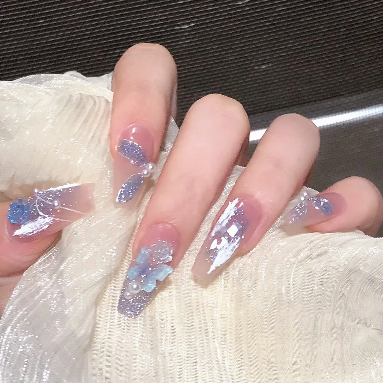 

Manicure Wearable Nails, Fake Nail Stickers, Super Fairy Blue Camellia Diamond Streamers, Butterfly Nail Art Stickers, Handmade