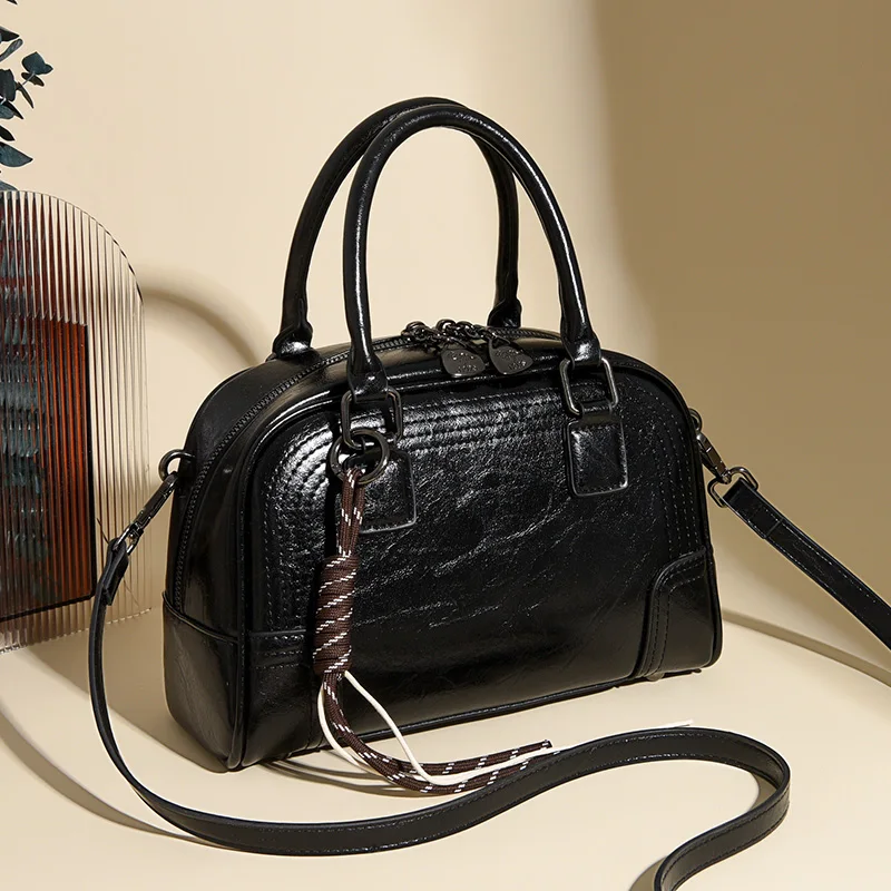 حقائب كتف نسائية ذات علامة تجارية فاخرة جديدة بلون سادة حقائب يد ريترو ذات سعة كبيرة من جلد البولي يوريثان حقيبة سفر #1