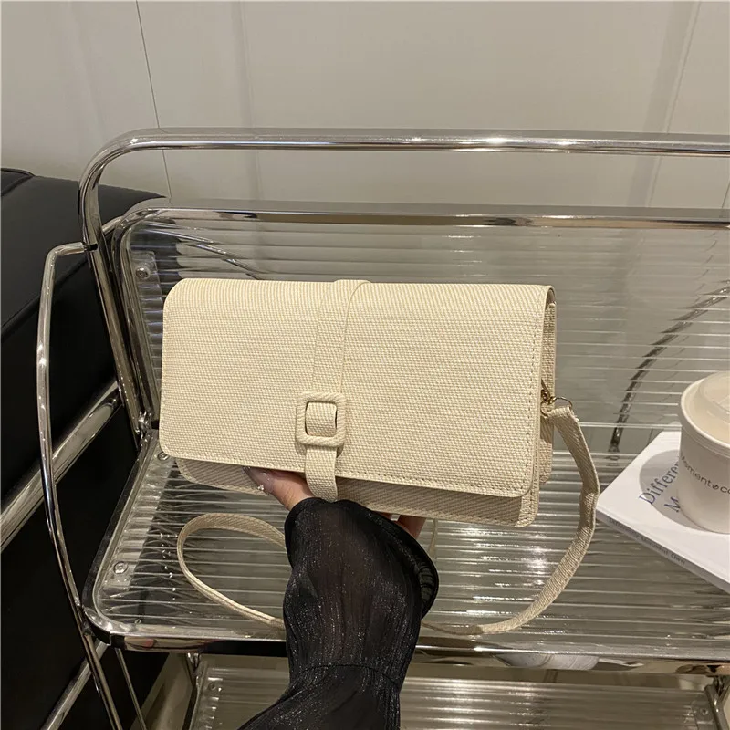 

2025 Новая однотонная простая сумка-мессенджер на одно плечо, модная маленькая квадратная сумка в стиле ретро, популярная маленькая женская сумка