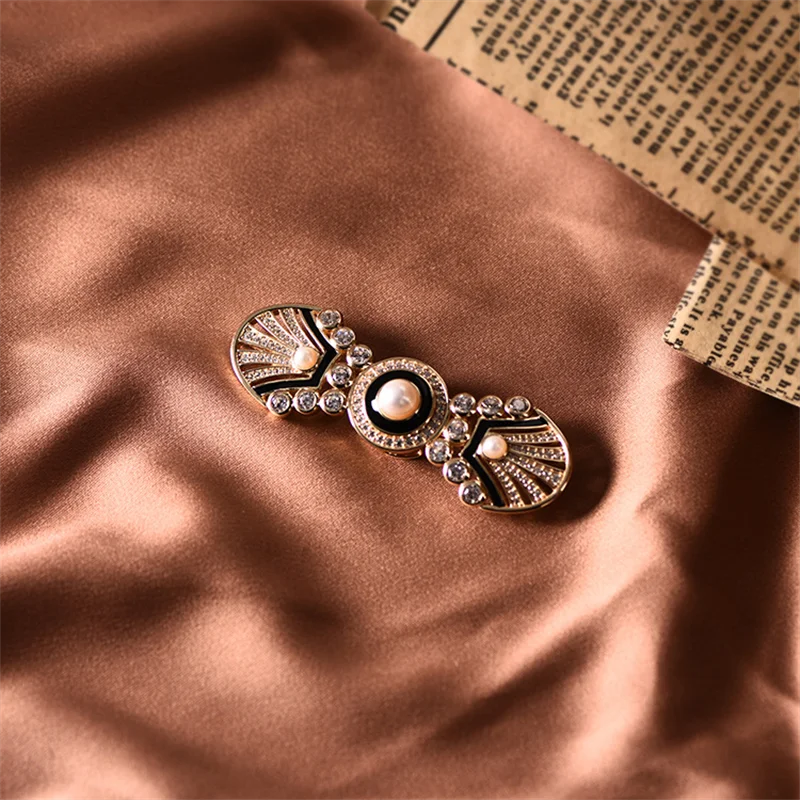 Broche en cristal de perle de luxe pour femmes, épingle de collier de manches en pierres précieuses élégantes, bijoux de banquet, nouveau design, haute qualité