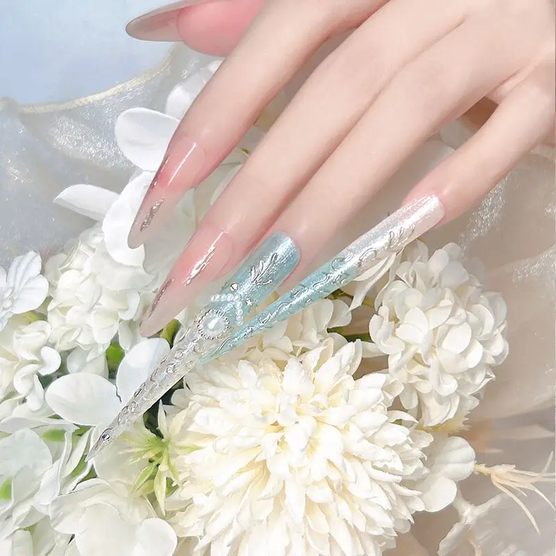 

14Piece（4long+10short）Palace Style Press On Nails, Light Blue Embossed Floral Patterns, Pearl Accents, Long Stiletto Shape