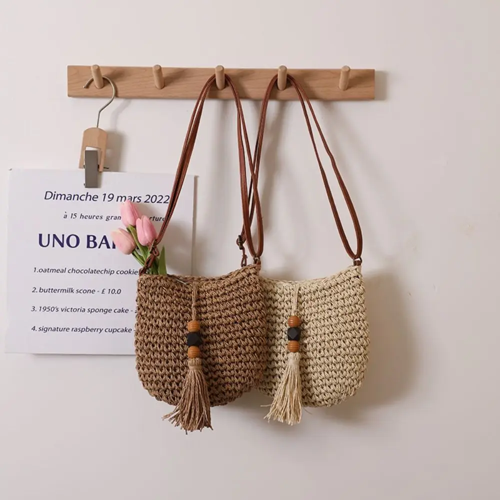 Women Beach Shoulder Purse All-Match Handbag Small Straw Crossbody Bag with Tassel Weave Clutch Bag