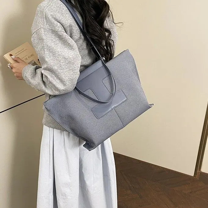 Elegant Classic Designer Diaper Bag For Women Vintage Leather Large Capacity Tote Luxury Minimalist Fashionable Stylish Commuter