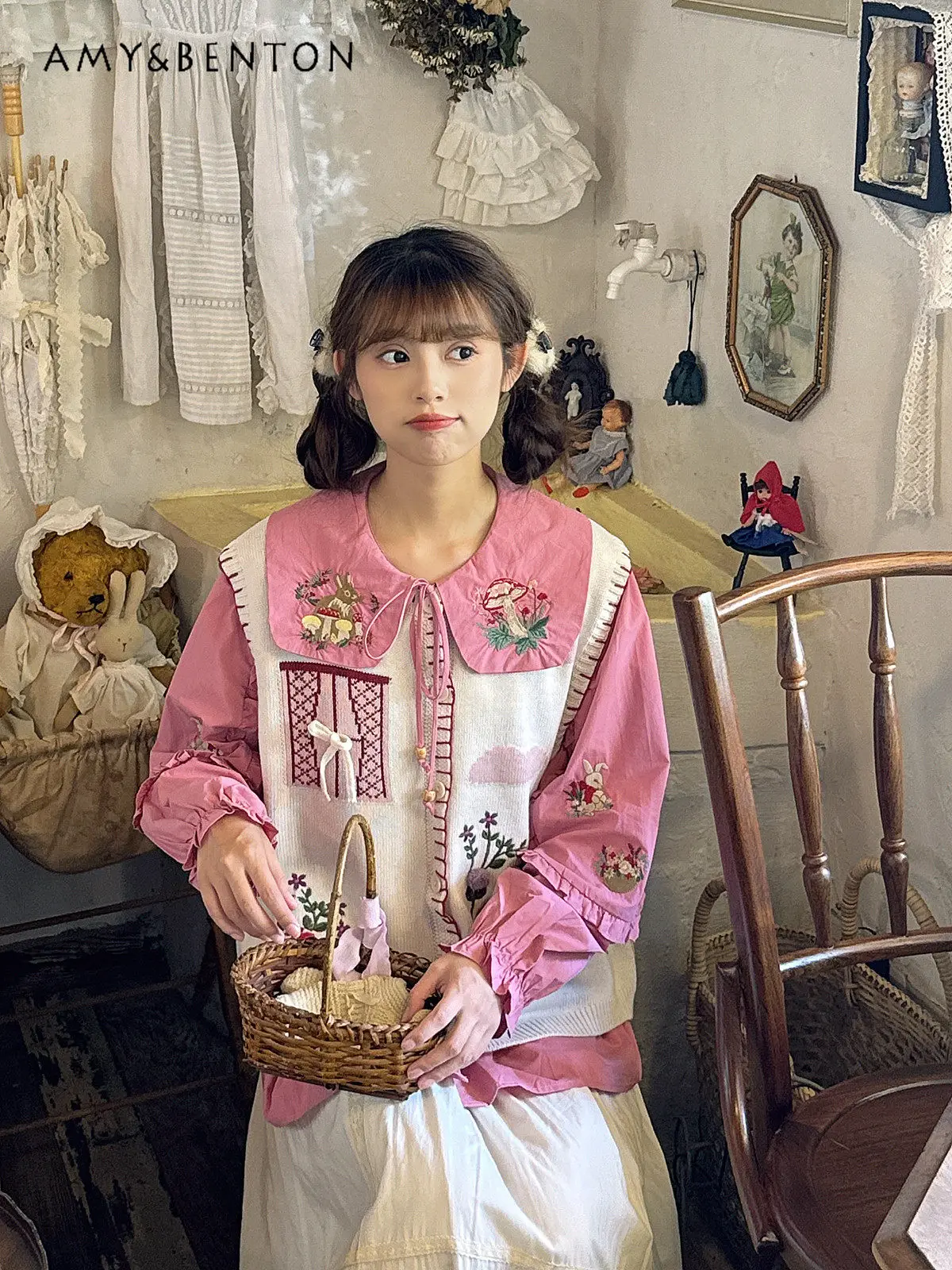 

Spring Autumn New Mori Girl Style Sweet and Cute Three-dimensional Bow Flower Embroidered Beige Knitted Sweater Vest