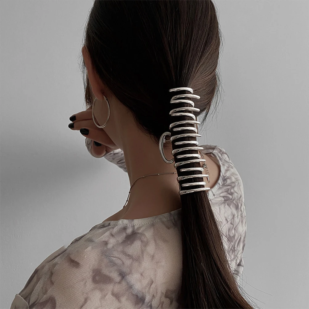 

Simple Delicate Hair Claw Clip Sturdy Alloy Material Non-Slip Grip for Travel Shopping Banquet Hollow Hair Clamp Claw Accessory