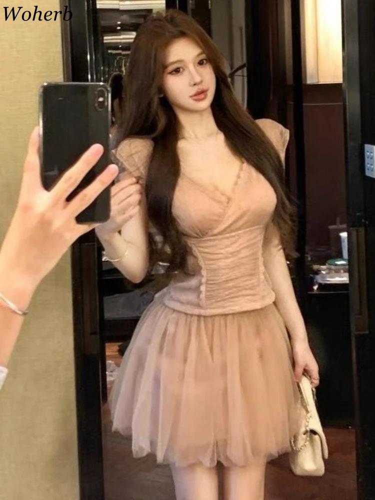 

Two Piece Sets Womens Outfits V-neck Pleated Slim Fit Tops + High Waist Gauze Mini Skirt Suit Roupas Femme Fashion Sweet Suit