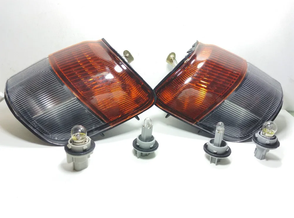 A Pair Front Turn Signal for Mitsubishi Pajero MENTORO V31 V32 V33 CORNER LAMP Steering Lamp