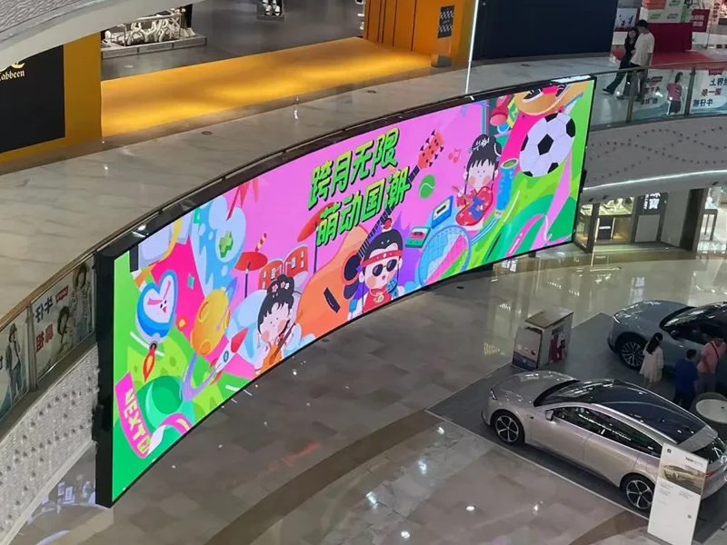 Klein formaat P1.2 P1.5 P1.8 P2 P2.5 P3 P4 Indoor vaste videowall LED-scherm Nieuwjaarskerk Winkelcentrum Gebogen LED-scherm paneel