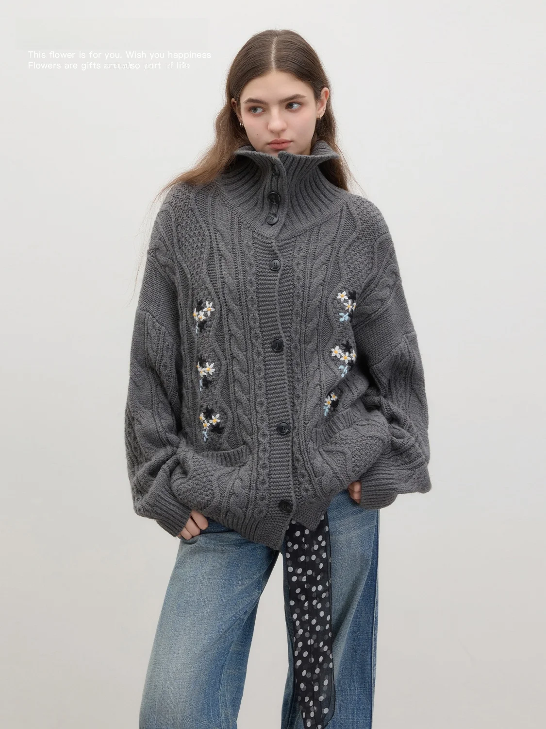 

Утепленный вязаный свитер с вышивкой, воротником-стойкой и узором «Цветущие дикие цветы», женский милый зимний свитер с объемными цветами