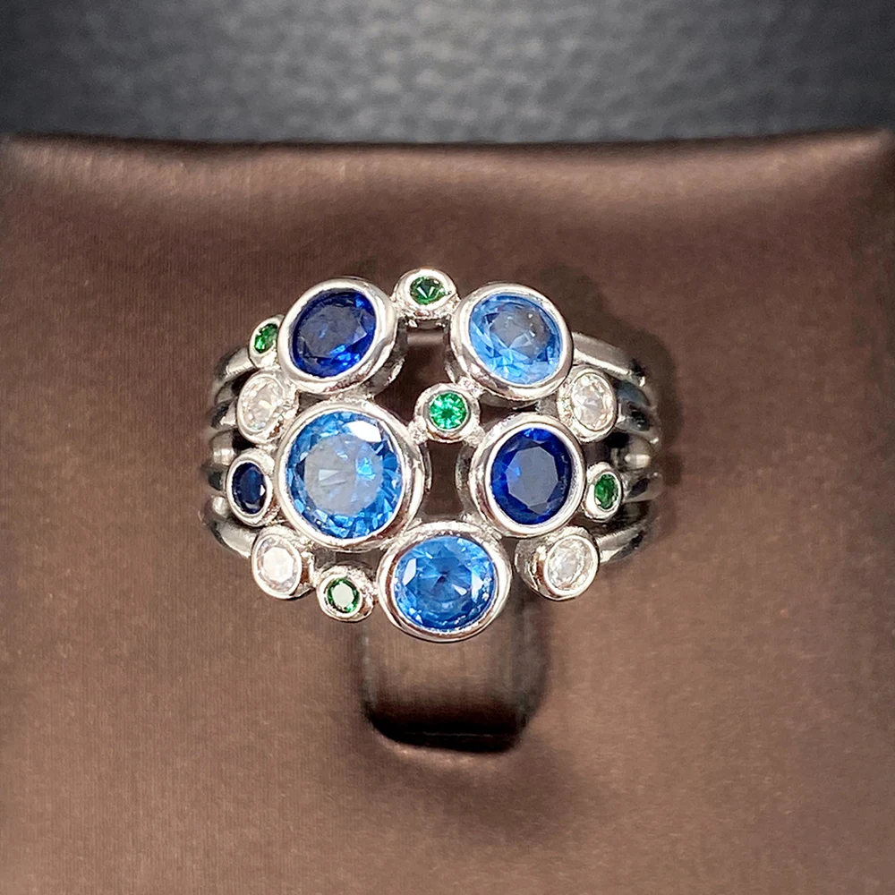 Huitan Bunte Zirkonia-Ringe für Damen, blau/grün/weiß, rund, CZ, breiter Bandring, Modeaccessoires, Party, Alltag, Schmuck