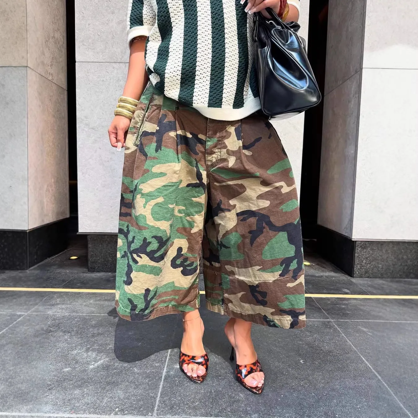 Pantalon longueur genou femme vintage camouflage taille haute coupe droite Y2K streetwear élégant décontracté ample avec empiècements