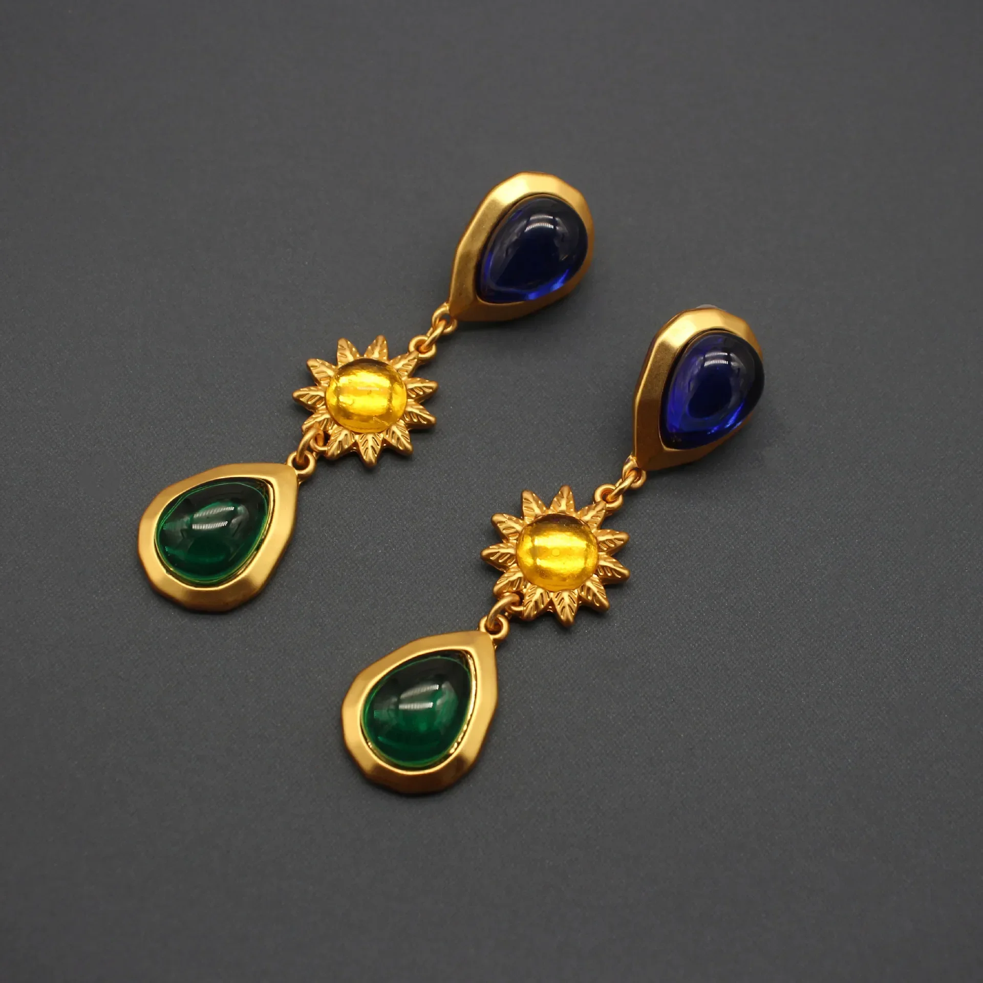

Vintage Long Sun Earrings Shoulder-sweeping Water Drop Glass Silver Needle Contrasting Glass Inlaid Earrings