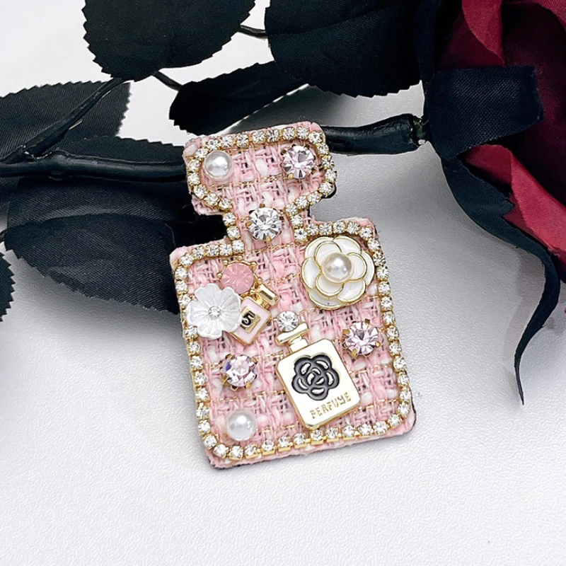 Korean Fashion Perfume Bottle Brooches for Women Rhinestone Pearl Camellia Flower Lapel Pins Elegant Bag Badge Accessories