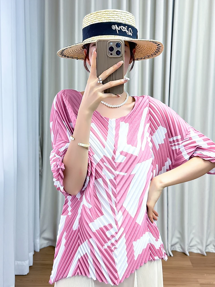 

Loose Sleeveless round Neck T-Shirt Crumpled Design Asymmetrical Fashion Top for Women Commute Style Polyester Fiber