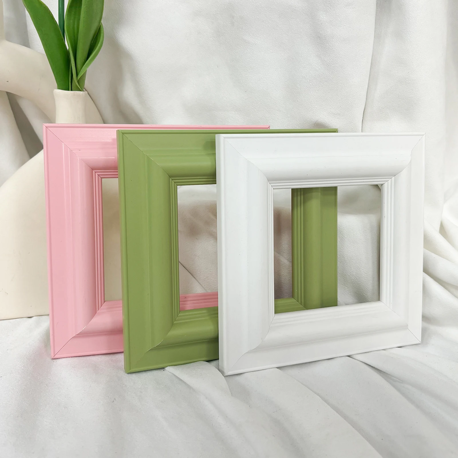 

Classic Green Nordic Style Solid Wood Picture Frame for Christmas Simple Wall-Mounted Oil Painting Frame Home Decor Photo Frame