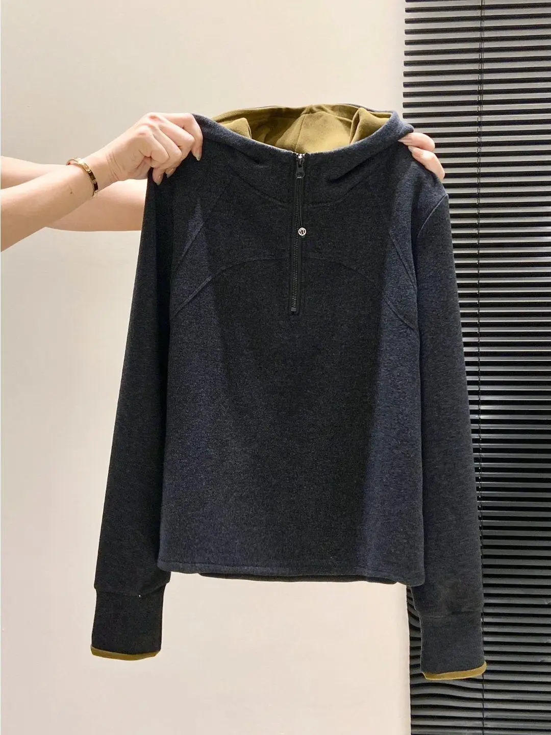 Ele Color Blo Fce Long Sve Hoodie Women Winter New Sle Slim Fit f Zipper Hooded Top Korean Version ort Length