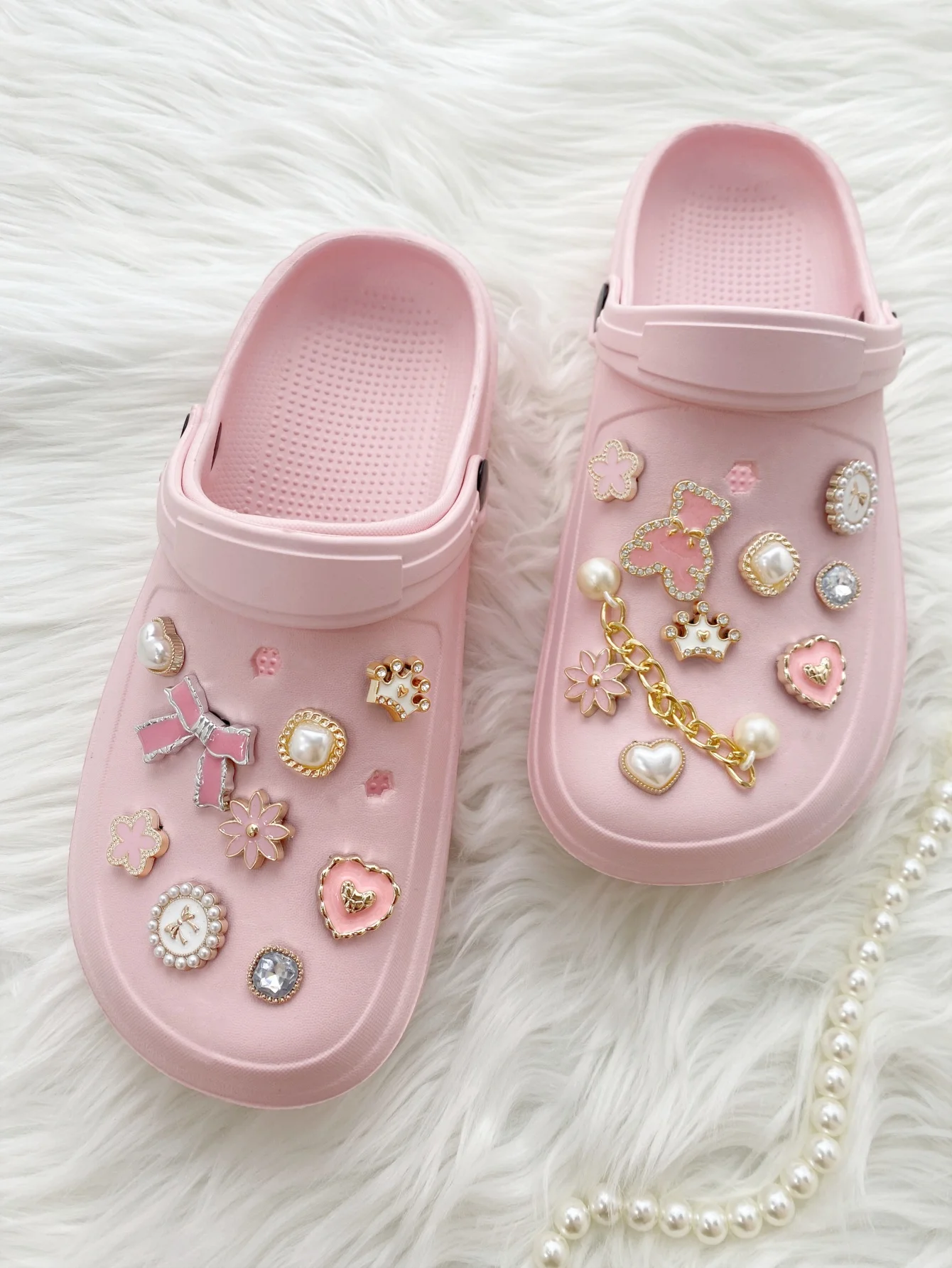 19 قوس الدب الوردي قلب الحب، سلسلة لؤلؤ ABS إكسسوارات أحذية قابلة للفصل لصنادل نسائية، شباشب، حقيبة شاطئ متعددة الاستخدامات