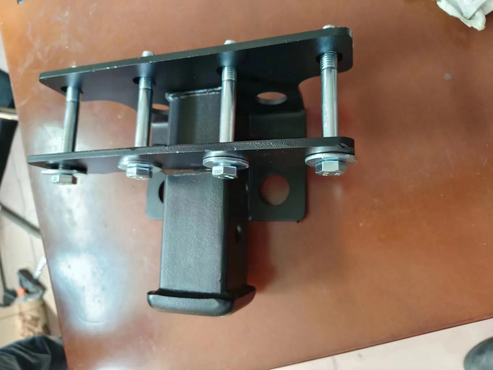 

Задний бампер с буксирным крюком для Jeep Gladiator JT 2018-2024, внешние аксессуары для бездорожья, комбинированный задний бампер для грузовика HW