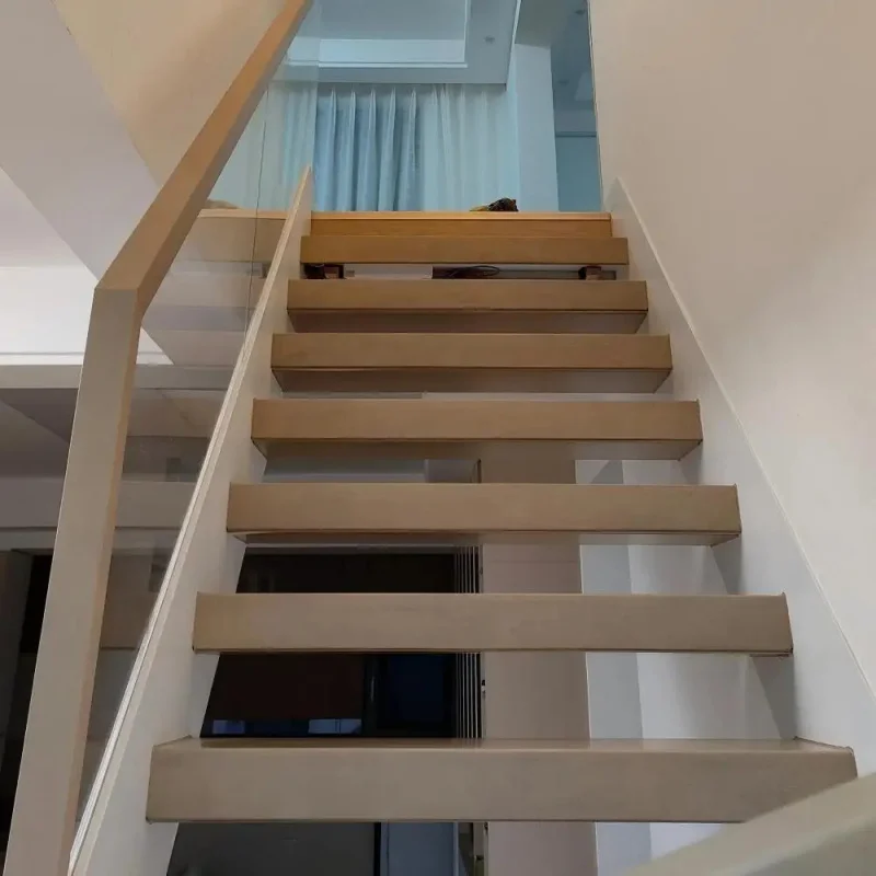custom.Easy-to-Install Stringer Staircase with Minimalist Design and Anti-Slip Treads Wood Steps Straight Stairs