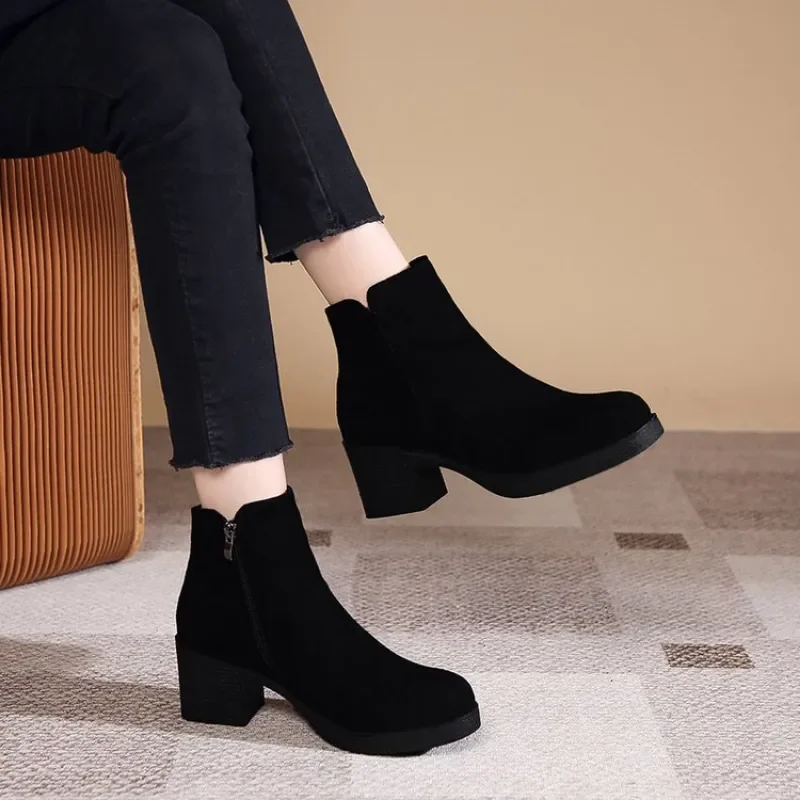 

2023 New Autumn/Winter Women's Martin Boots Black Thick Heel Short Boots Solid Round Toe Square Heel Side Zipper and Bare Boots