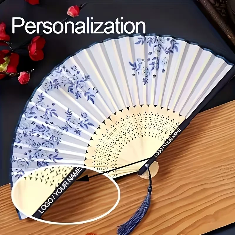 Customized Engraved Chinese Folding Fan - Personalized Blue and White Porcelain Pattern Fabric Fan, Classical Oriental Floral Decoration (Blue with Floral Patterns) with Gauze Bag and Greeting Card - Suitable for Weddings, Corporate Events, Home Decoration - Bamboo Material - Can Add Names/Messages, Chinese Style Gift, Wedding Return Gift, Traditional Craftsmanship, Wedding Planning