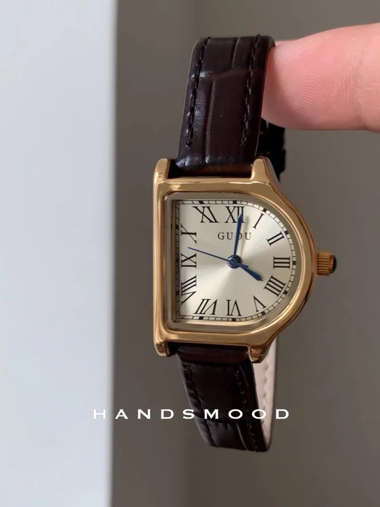 

D-образные модные квадратные кварцевые часы для женщин с кожаным ремешком, модный повседневный элегантный роскошный дизайн