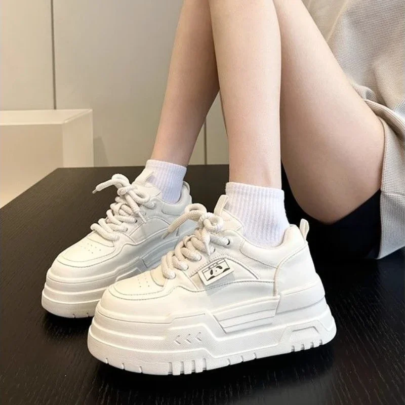2025 جديد صغيرتي المرأة أحذية رياضية مسطحة 8 سنتيمتر الارتفاع الداخلي الباندا تصميم سليم الأبيض حذاء كاجوال للطلاب #6