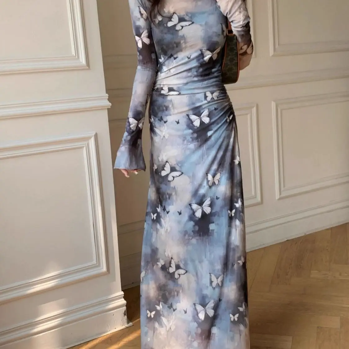 Vestido ajustado con cintura y mangas acampanadas estilo tinta 2025 principios de otoño nueva Falda larga envuelta en la cadera de mariposa de manga larga a la moda