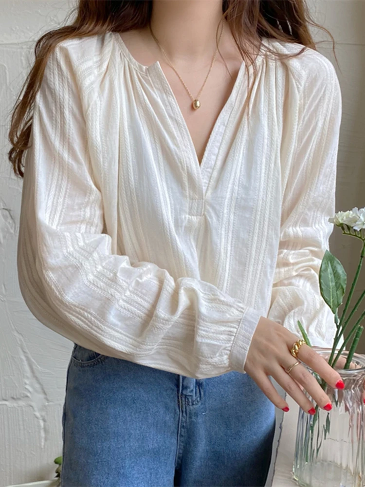 Colorfaith New 2022 Chic Vintage Oversized Blouses Elegant Korean Fashion Women Autumn Winter V-Neck Shirts Lady Tops BL8605