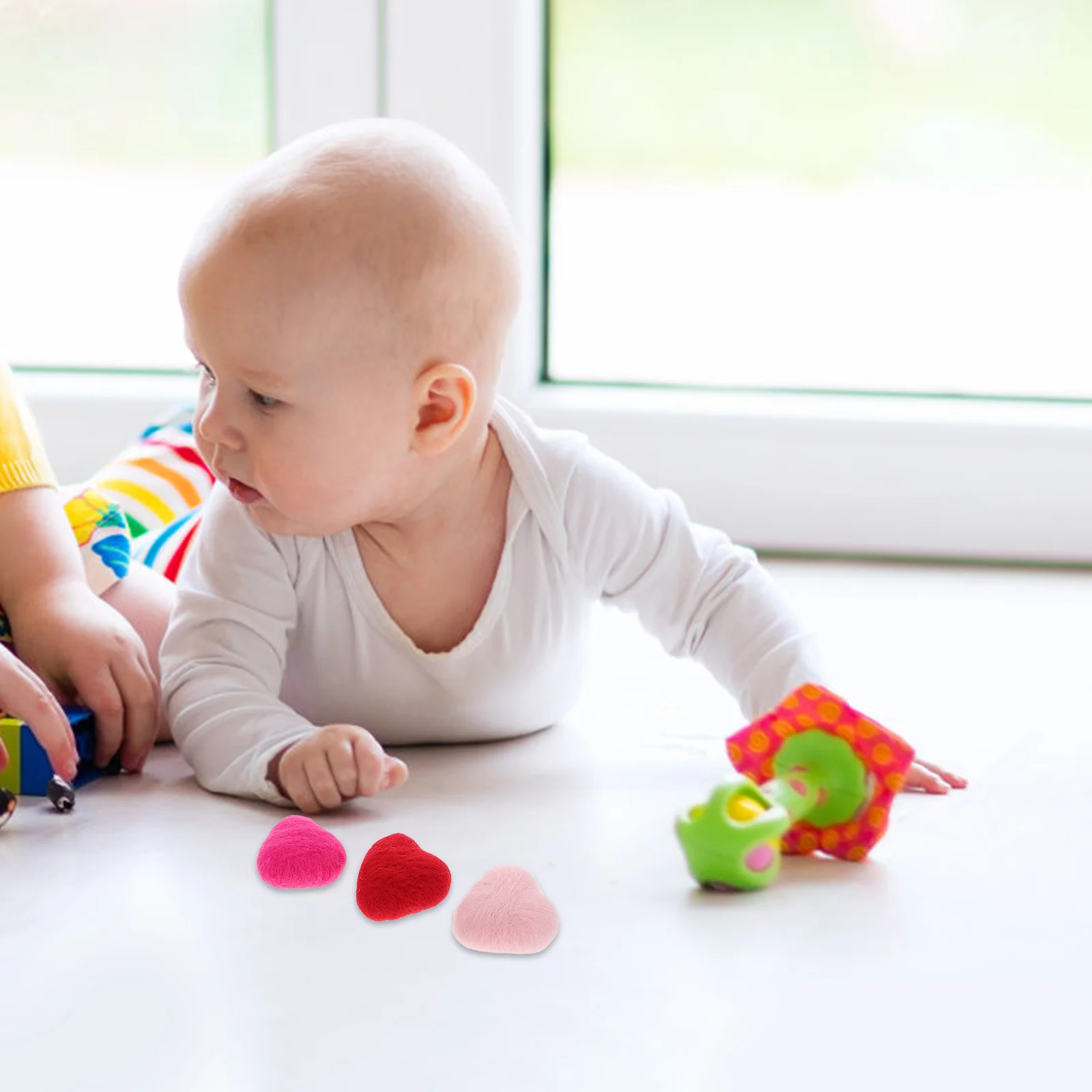 

8Pcs Heart Wool Felt Balls Handmade Soft Felt Pom Pom Balls Newborn Photo Props DIY Home Nursery Party Decorations 4cm