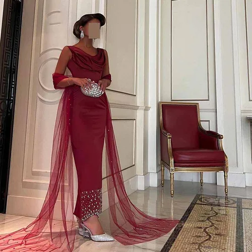 Imagen 1 del producto Vestidos de fiesta de cóctel de lujo para mujer, vestido de satén con vaina/columna para el Día de San Valentín, chal drapeado con cristales y cuello redondo burdeos, vestido de graduación