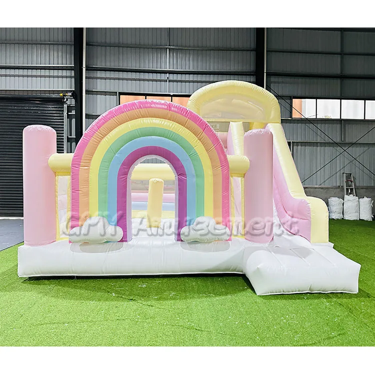 Castello gonfiabile arcobaleno