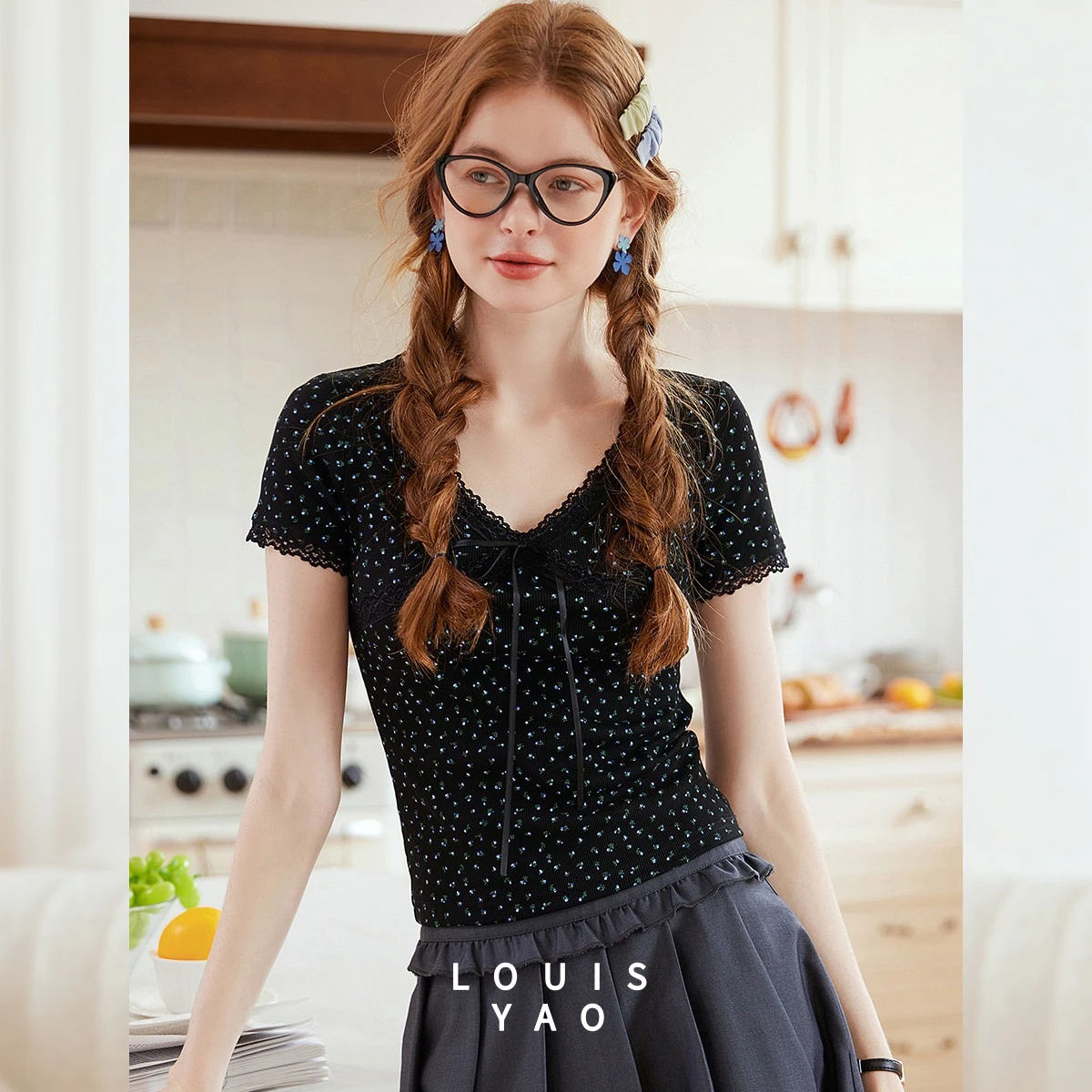 

LOUISYAO 2026 Summer Fresh Floral Women's T-Shirt Slim Fit V-Neck Lace Trim Short Sleeve Slight Stretch Knit Casual Top