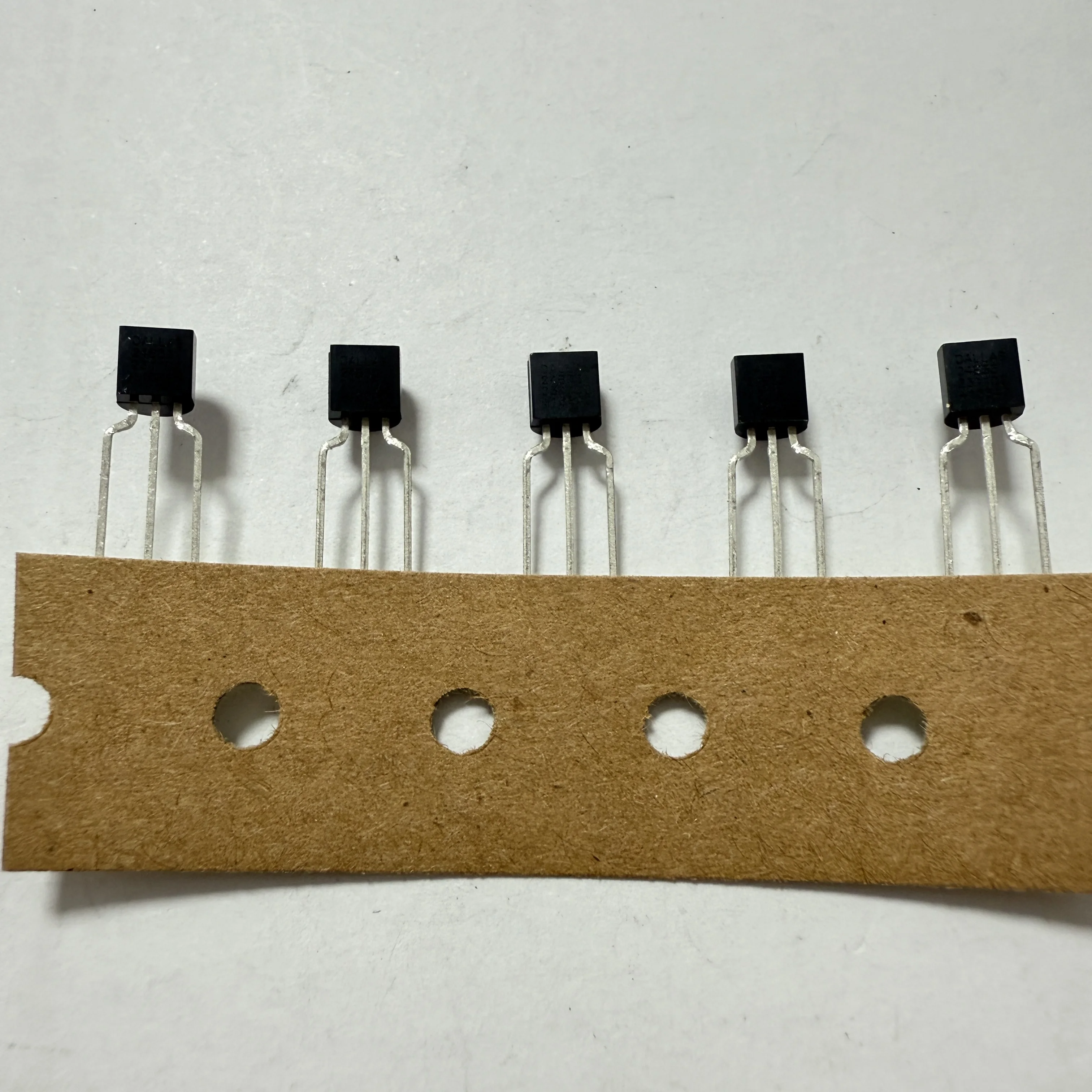 5 TEILE/LOS DS24B33+T&R (EEPROM)