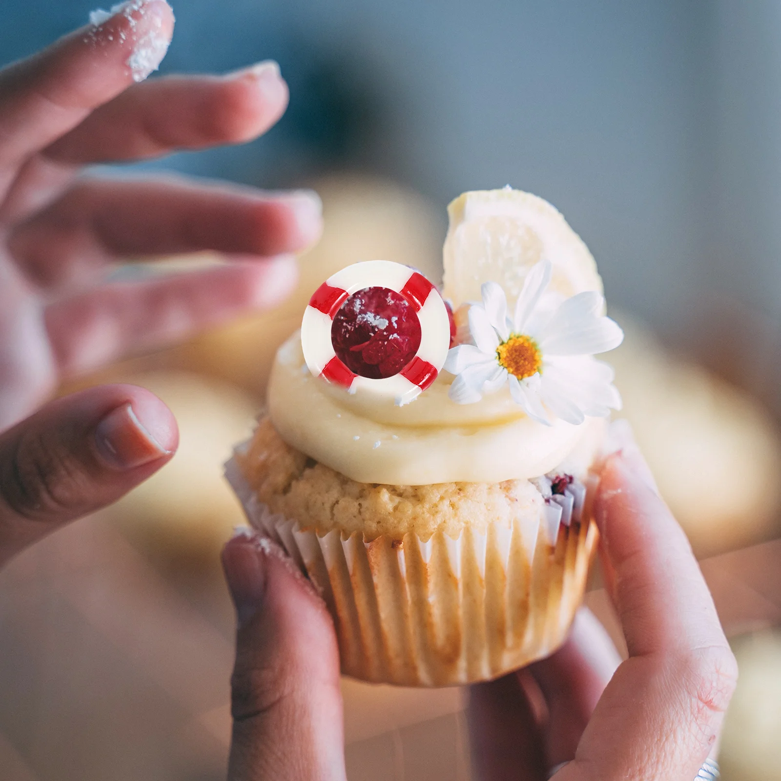 

12Pcs Simulated Life Buoy Ornament Set Tiny Swim Rings for Mini House Crafts Children's Creative Activity Decorative Photo Prop