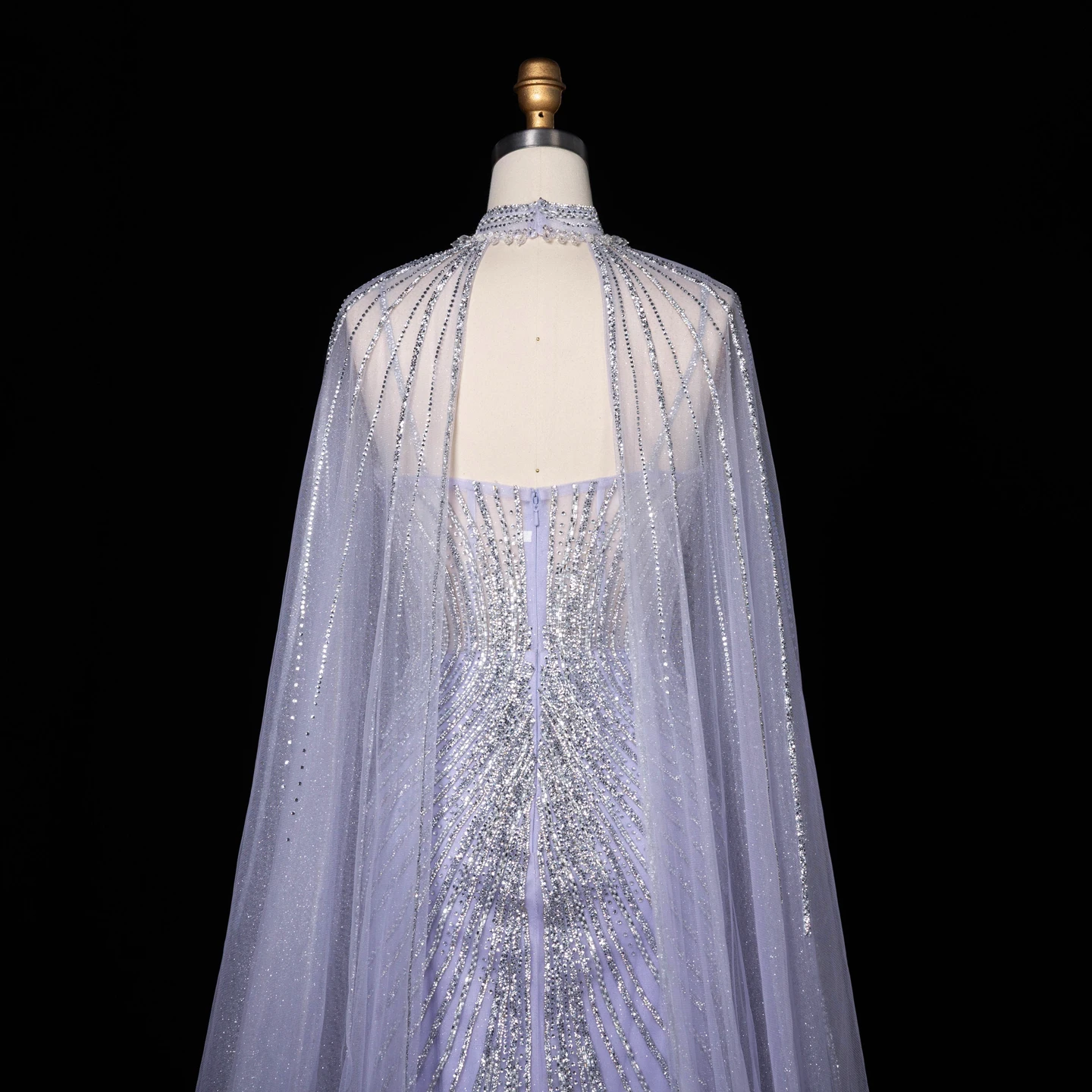 Sharon Said Luxuriöses lila Tüll-Abendkleid, stark perlenbestickt, hoher Kragen, Meerjungfrauen-Schnitt, langer fließender Umhang, formelle Partykleider SS114, maßgeschneidert – Detail 10
