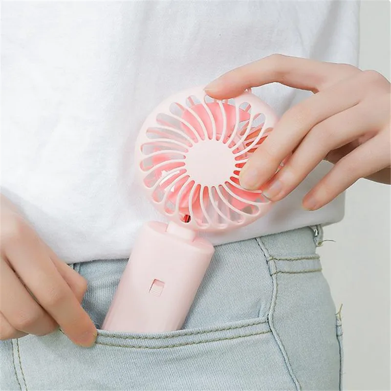 New foldable hand-held small fan Mini portable desktop fan Simple shape, strong wind speed, driven by two AA batteries