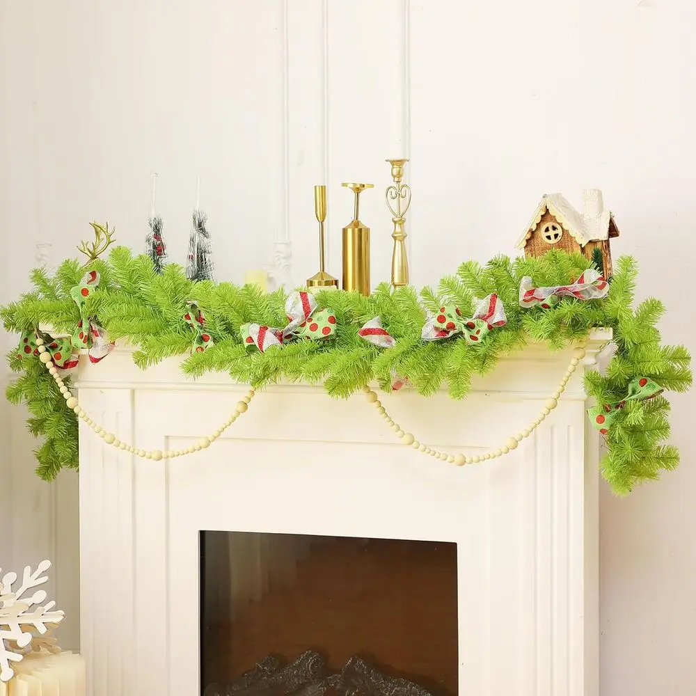 Guirlanda de Natal verde caprichosa de 15 pés para férias, vegetação interna e externa, ideal para escadas, lareira, trilhos, lareira, frente