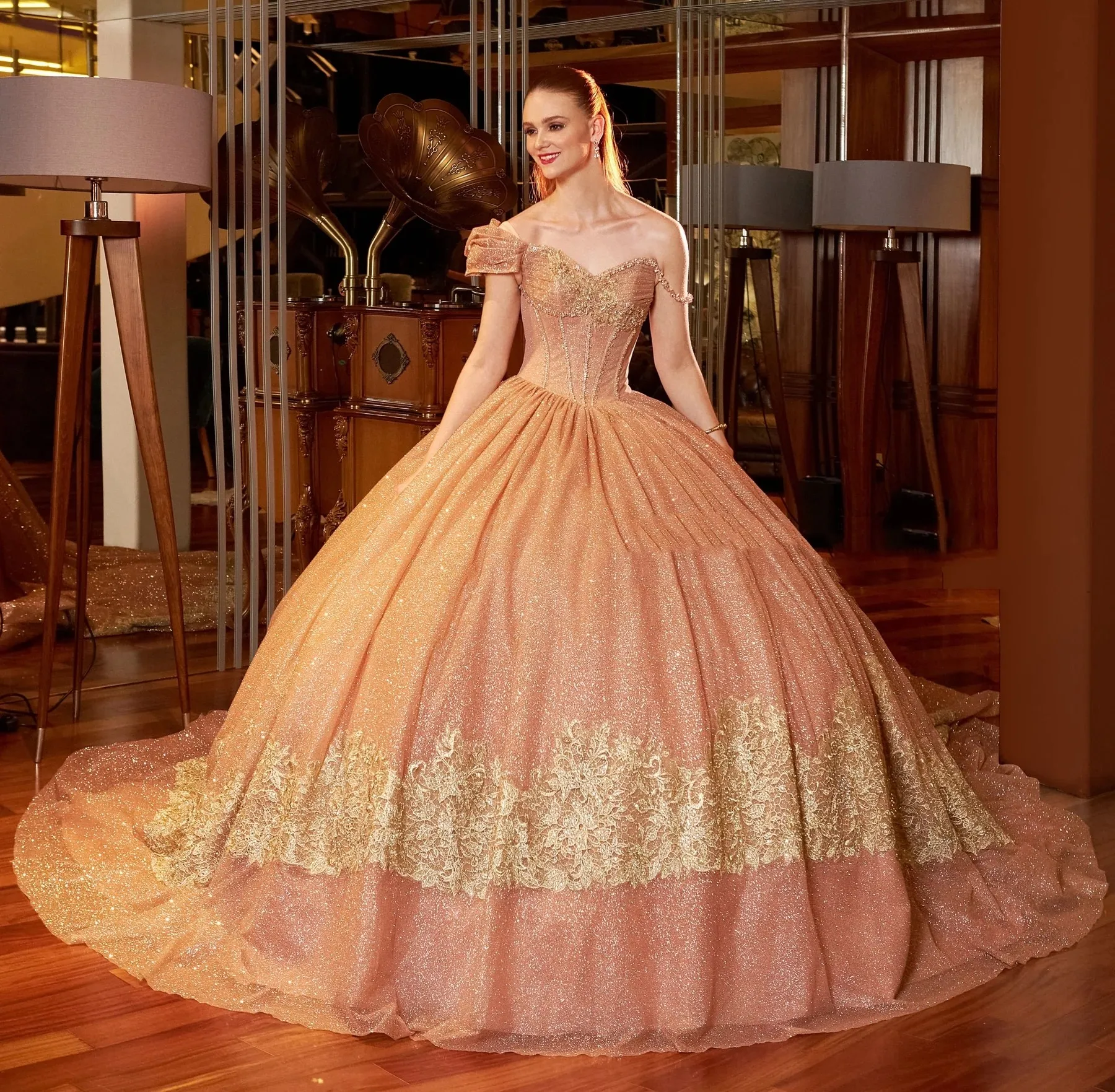 Gold Puffy Quinceanera Dresses Ball Gown Off The Shoulder Sequins Appliques Beaded Mexican Sweet 16 Dresses 15 Anos