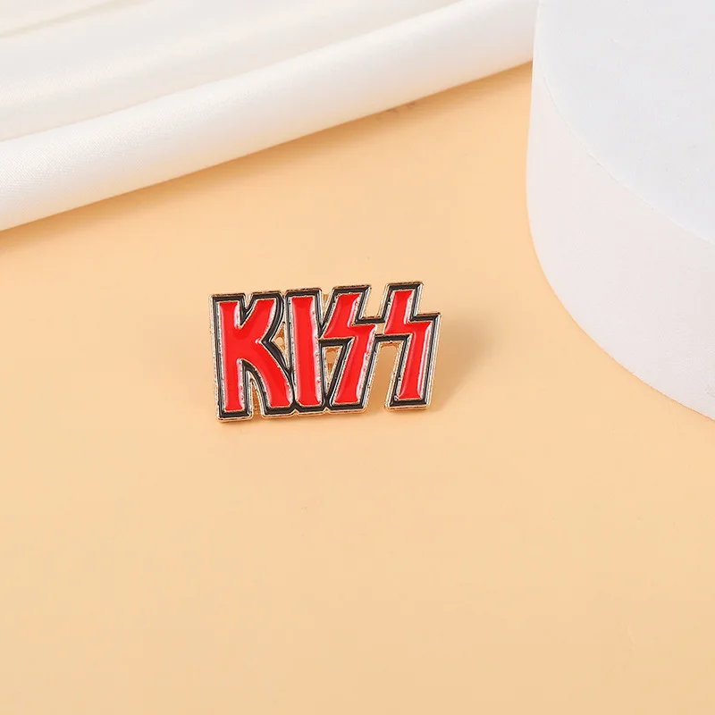 

Brooch with English Letter Design Sense Niche Medal Metal Badge Pin and Accessory