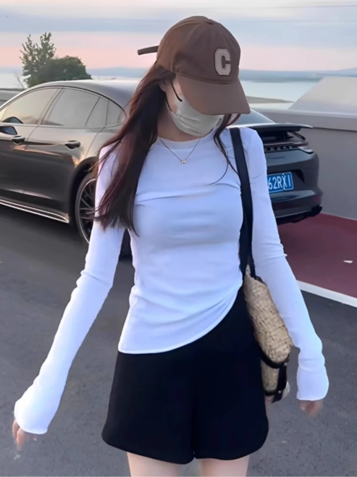 

White round Neck Long Sleeve Base Shirt Women's Slim Fit Inner Wear T-Shirt Korean Style Commute Fashion Early Spring Top