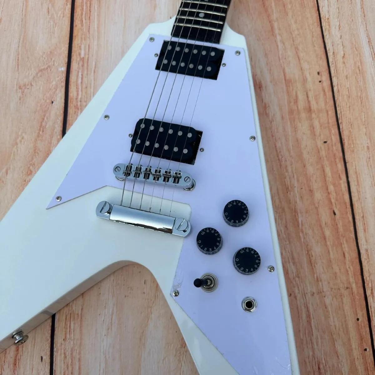 

Electric Guitar 6-String White Fork Shaped Electric Guitar High Quality