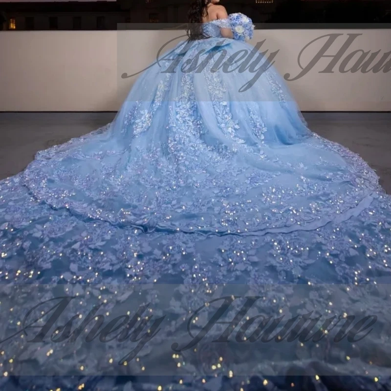 Maßgeschneidertes luxuriöses himmelblaues Quinceanera-Kleid, schulterfrei, Spitze, Applikation, Schleife, Sweep-Zug, Damen-Abschlussball-Partykleid, süßes Mädchen 15/16