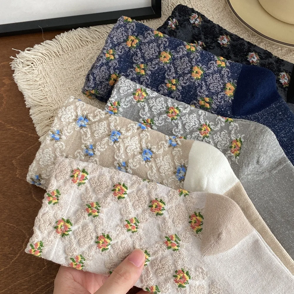 Japanese Retro Women's Socks Flower Embossment Pattern Cotton Medium Tube Socks College Style Ethnic Harajuku Vintage Long Socks