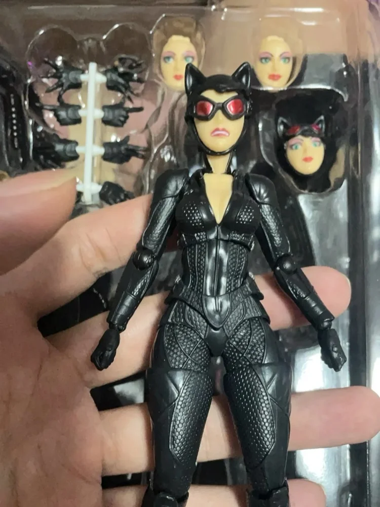 Catwoman Action Figure Selina Kyle Ko Revoltech Amazing Yamaguchi อะนิเมะคอลเลกชันรุ่นของเล่น Gitf